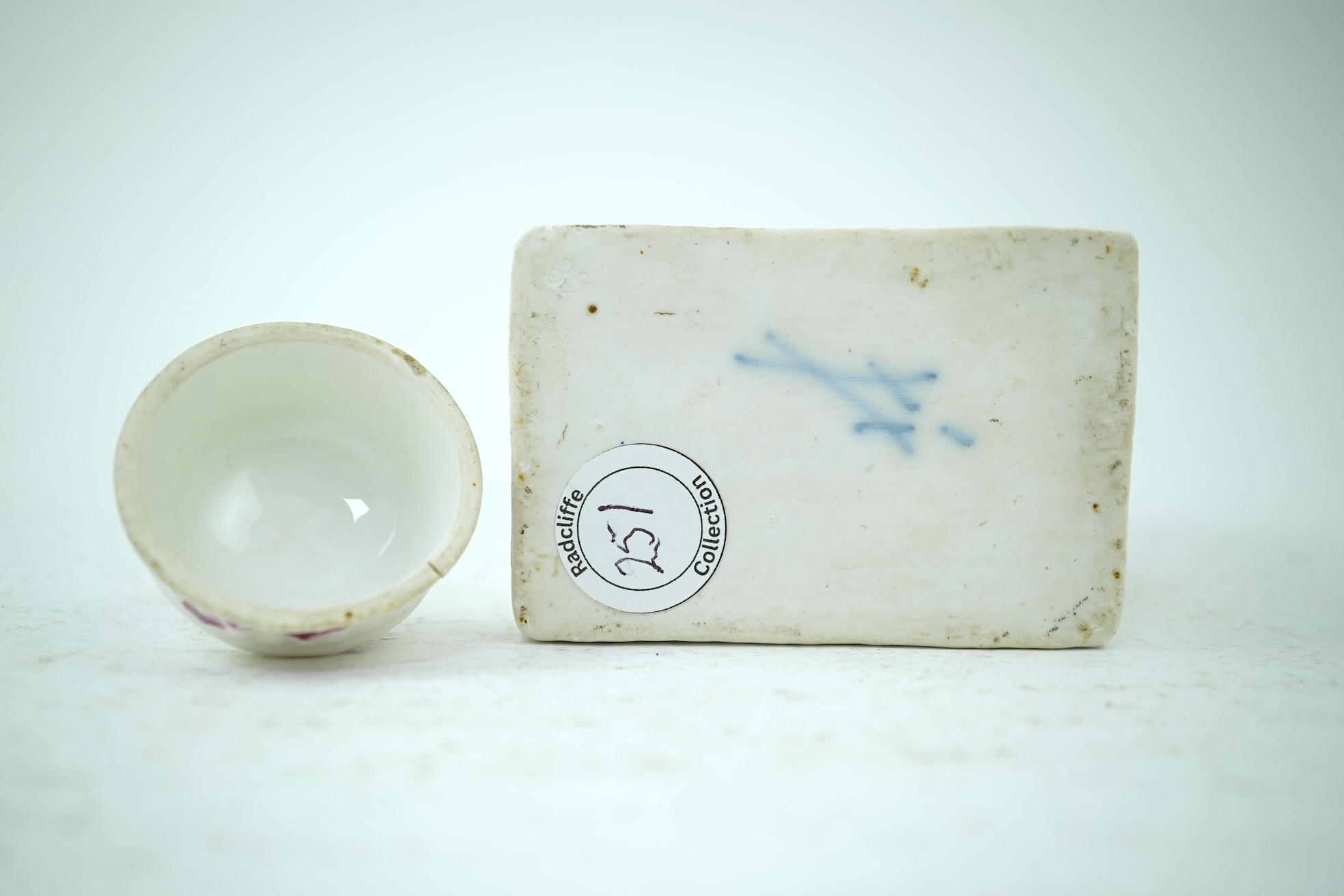 A Meissen puce painted tea caddy and cover, late 18th century